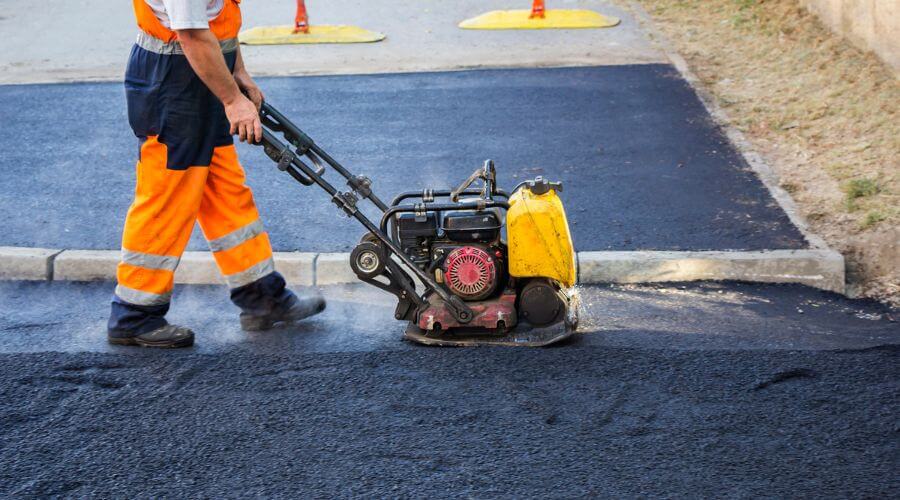 Professional gutter cleaning in Shiner, TX